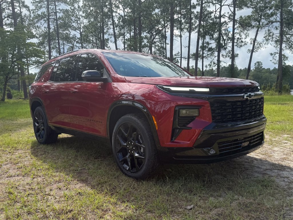 New 2026 Chevrolet Traverse RS w/ LPO, Floor Liner Package FWD image 7