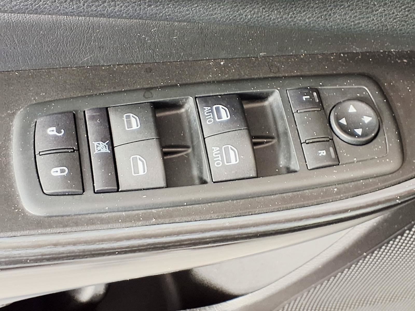 Used 2015 Jeep Cherokee Trailhawk w/ Comfort/Convenience Group AWD/4WD image 15