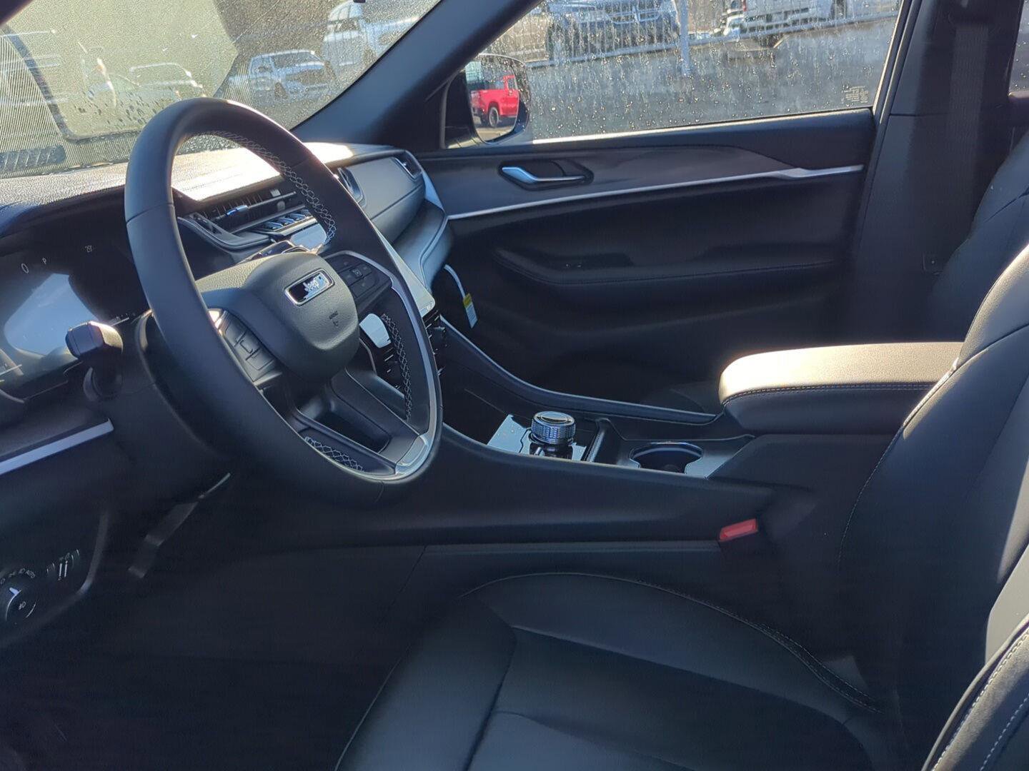 New 2025 Jeep Grand Cherokee Limited image 12