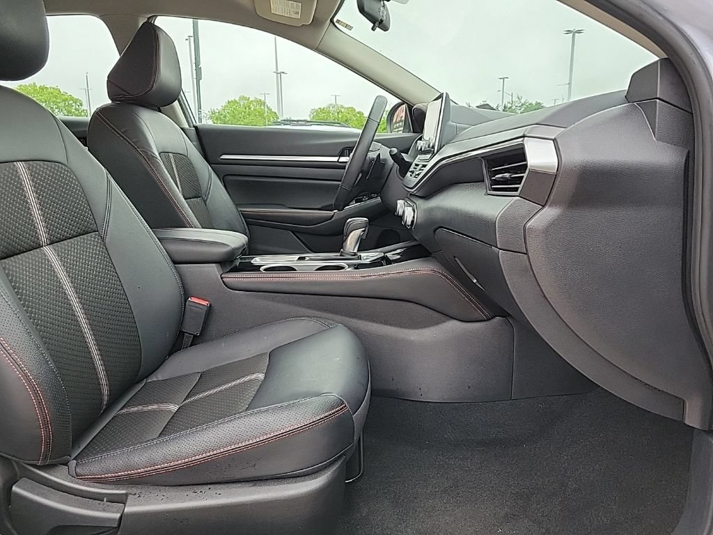 Used 2024 Nissan Altima 2.5 SR AWD/4WD image 17