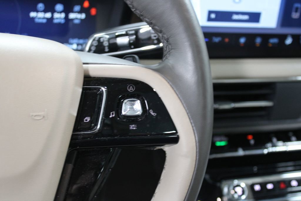 Used 2023 Lincoln Corsair Reserve w/ Equipment Group 201A image 38