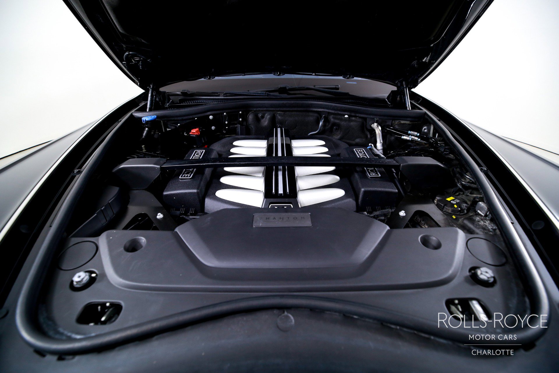 Used 2020 Rolls-Royce Phantom Sedan RWD image 40