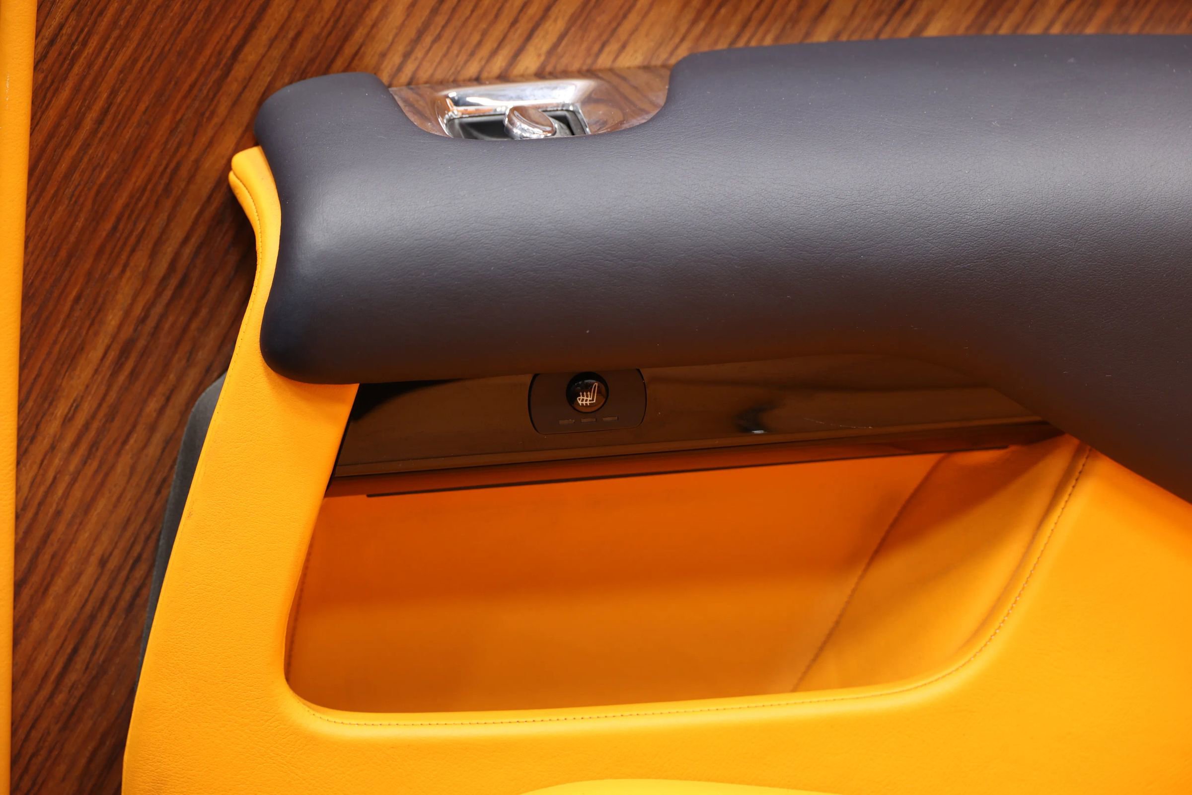 Used 2016 Rolls-Royce Dawn image 50