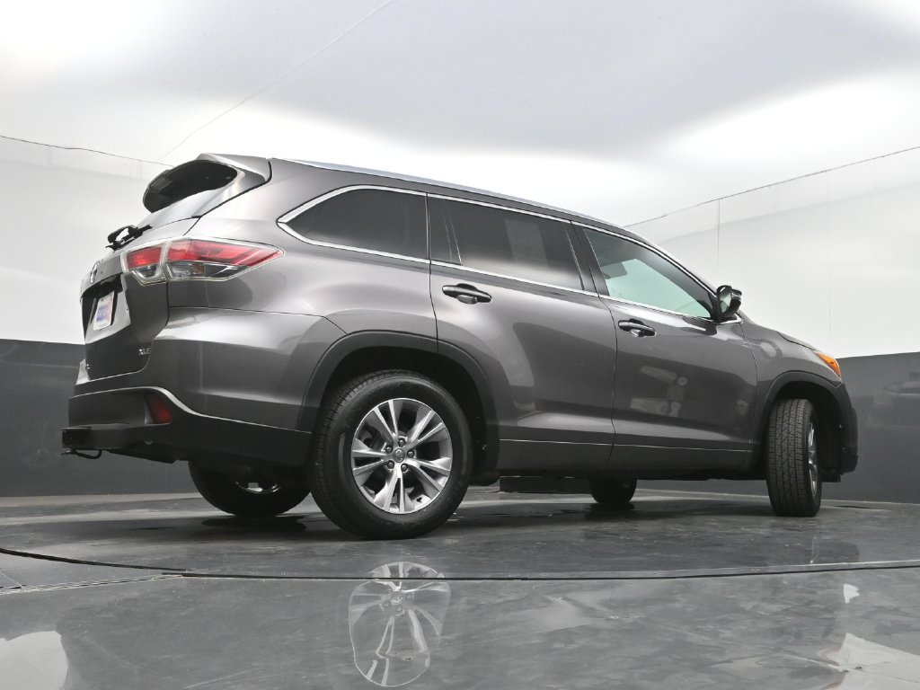 Used 2015 Toyota Highlander XLE FWD image 29