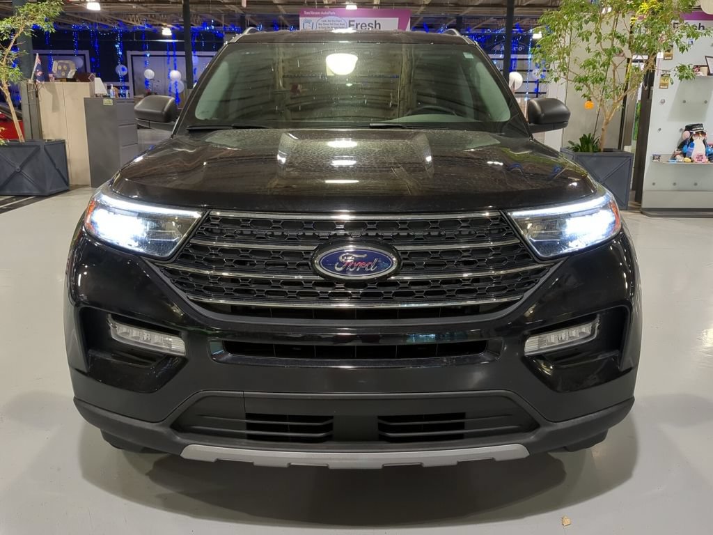 Used 2023 Ford Explorer XLT w/ Equipment Group 202A AWD/4WD image 3