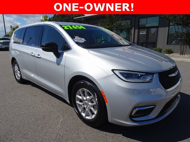 Used 2024 Chrysler Pacifica Touring-L