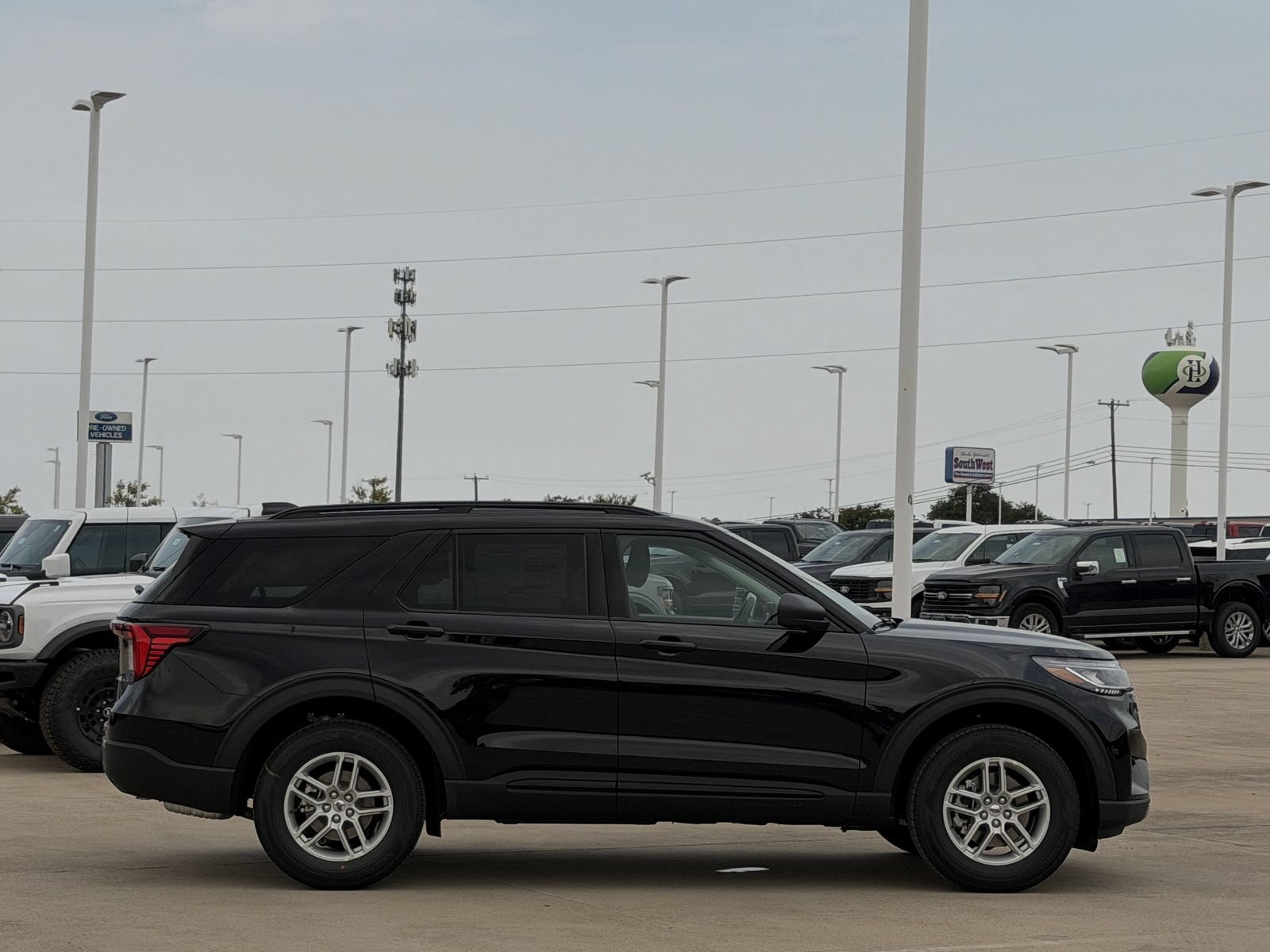 New 2026 Ford Explorer Active AWD/4WD image 3