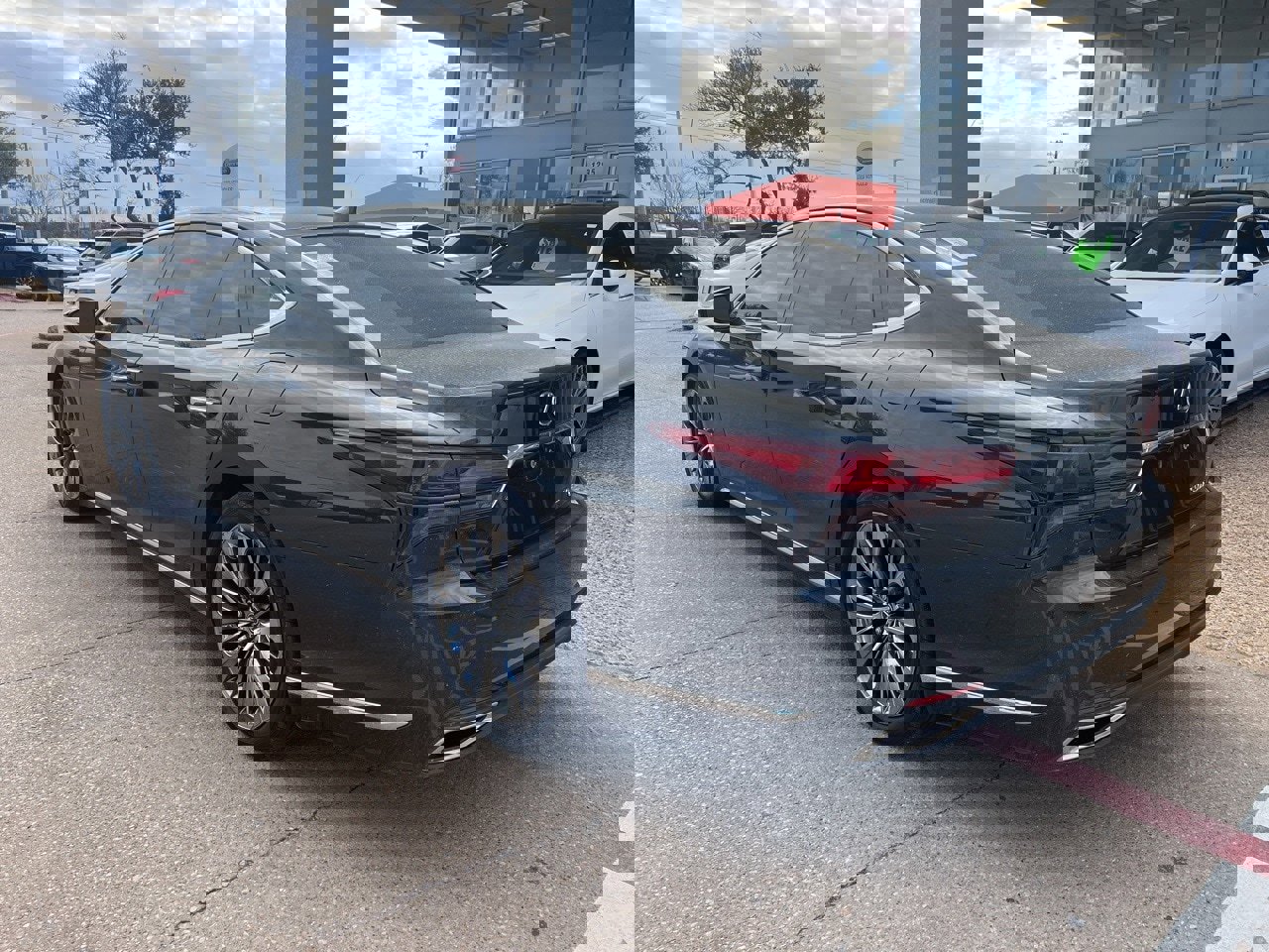 Used 2021 Lexus LS 500 w/ Accessory Package (Z2) image 5