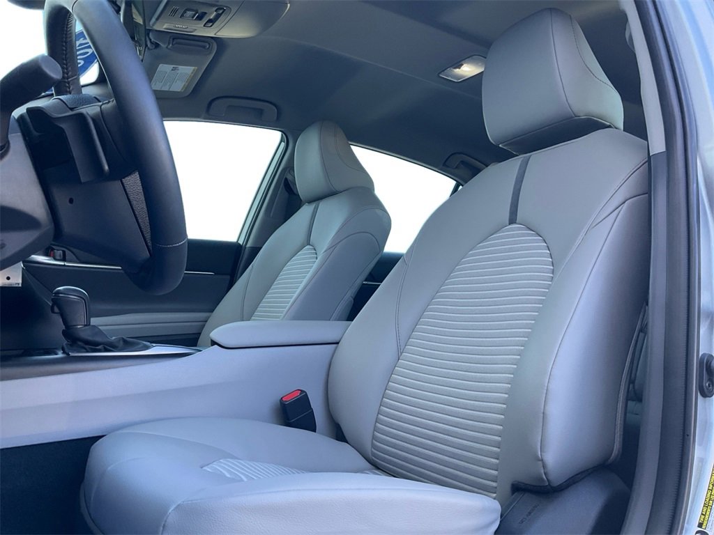 Used 2024 Toyota Camry SE image 27