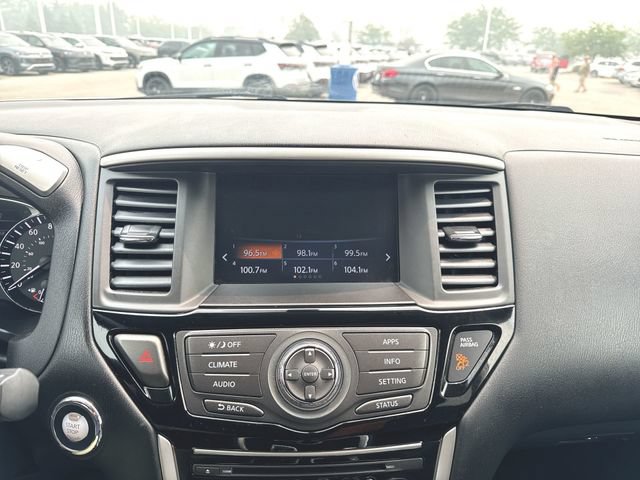 Used 2019 Nissan Pathfinder SV AWD/4WD image 13