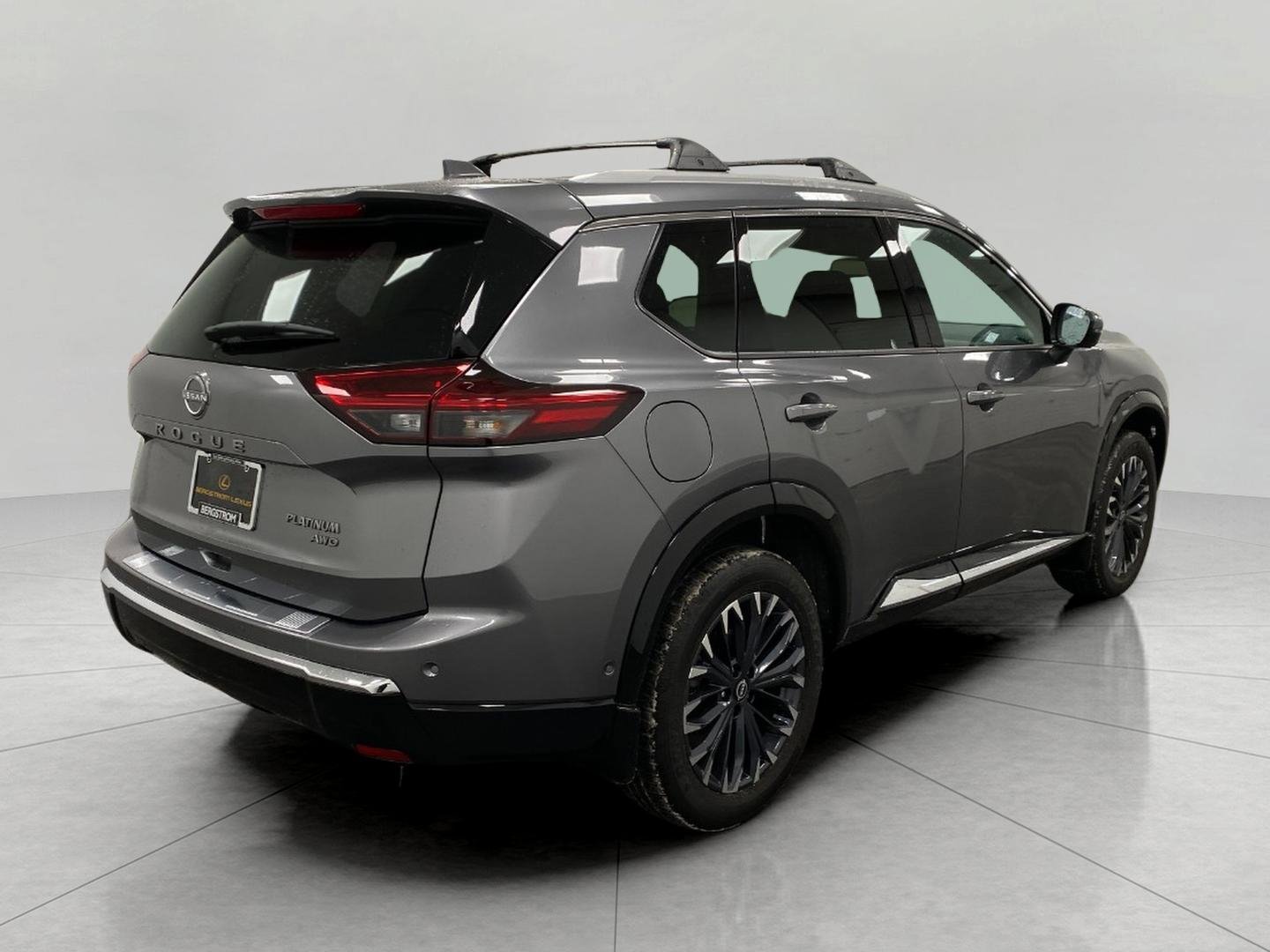 Used 2025 Nissan Rogue Platinum image 5