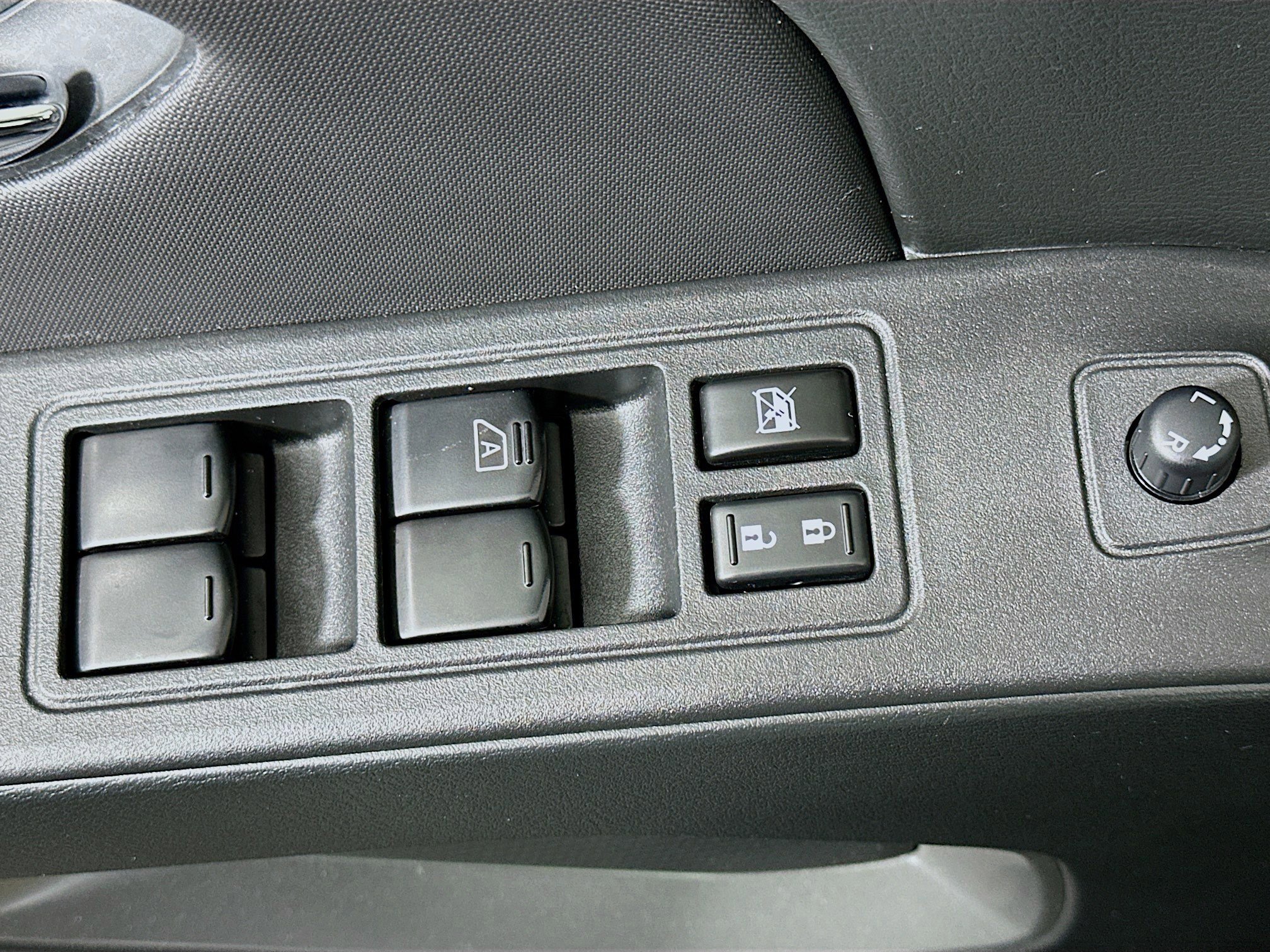 Used 2024 Nissan Frontier SV w/ SV Convenience Package image 15