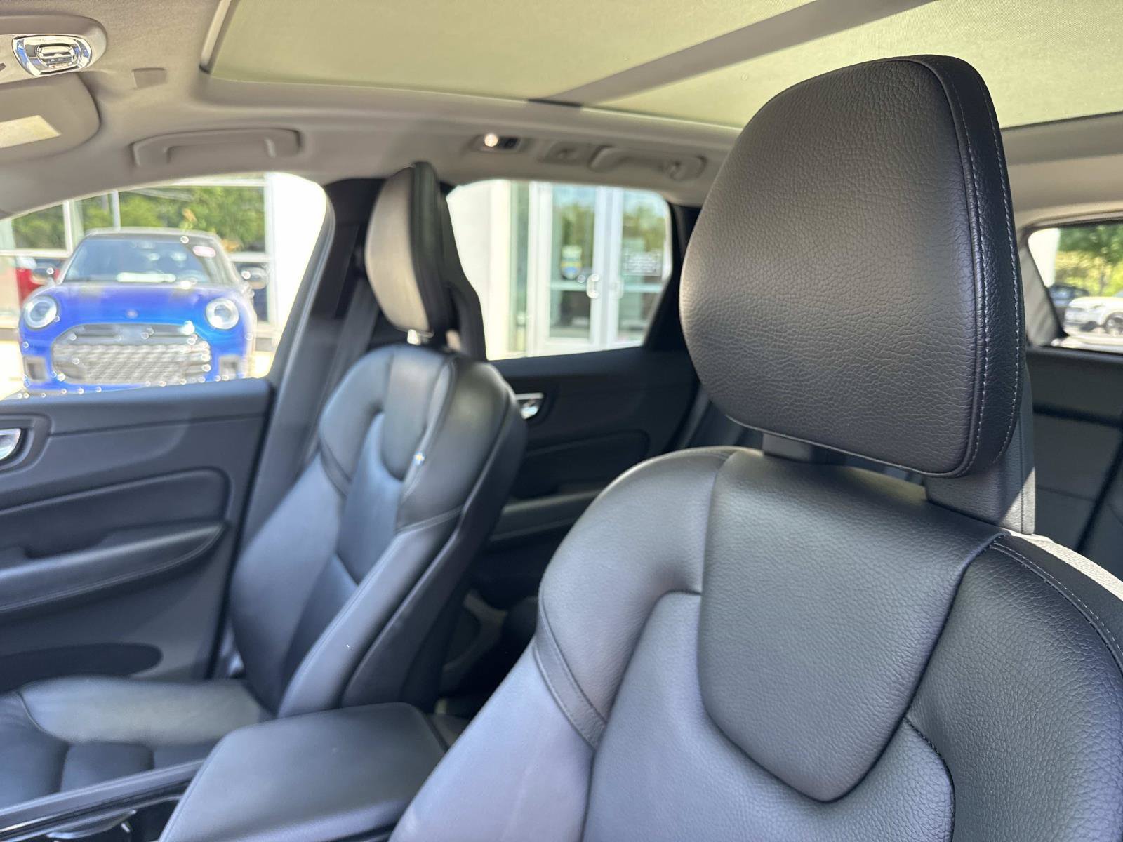 Used 2018 Volvo XC60 T6 Momentum w/ Convenience Package AWD/4WD image 23