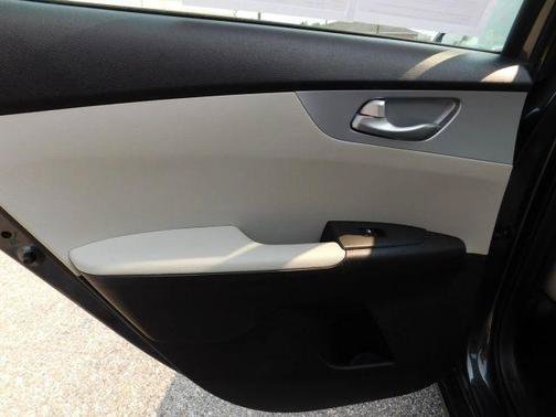 Used 2023 Kia Forte LXS w/ LXS Technology Package FWD image 11