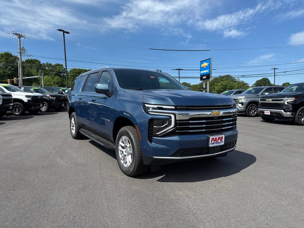 New 2026 Chevrolet Suburban LT AWD/4WD image 2