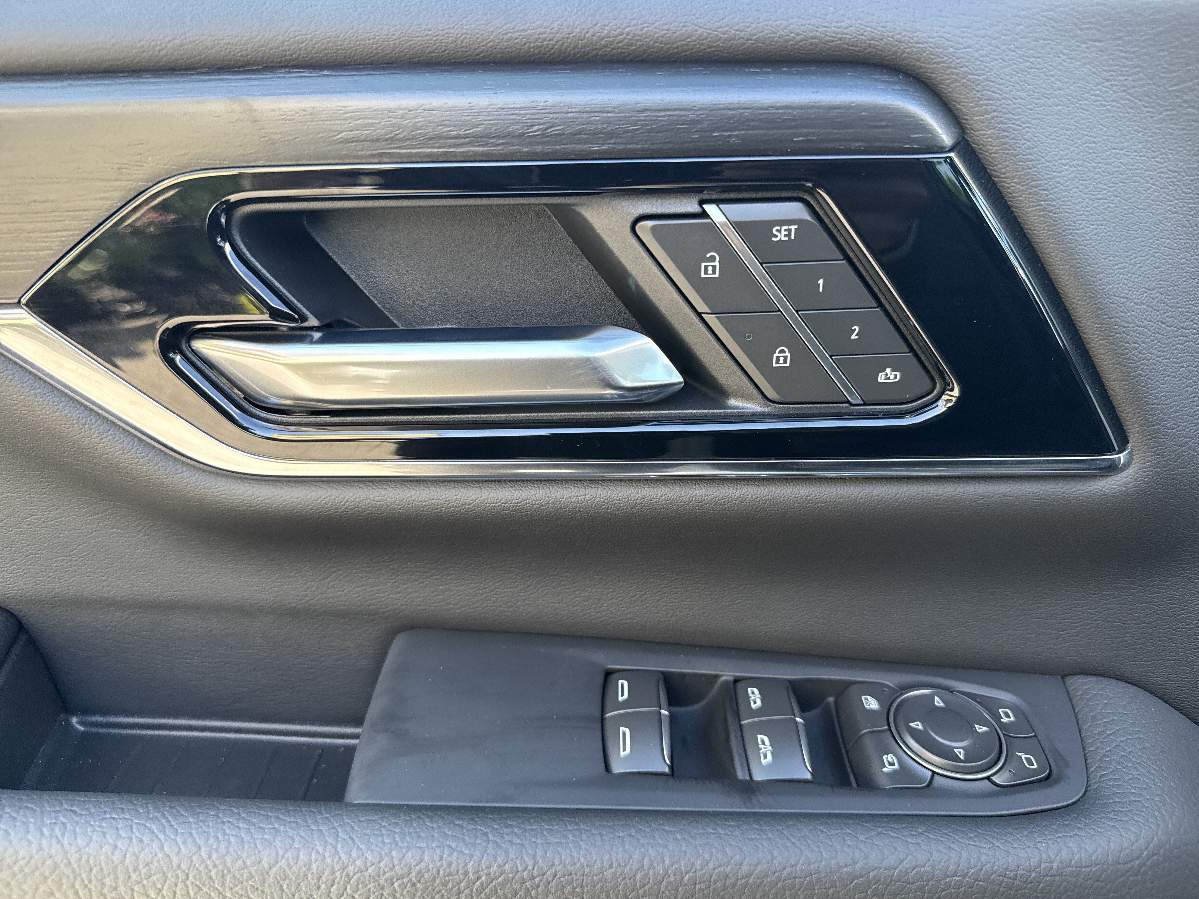 New 2026 GMC Yukon XL Denali w/ Sun & Power Step Package AWD/4WD image 15