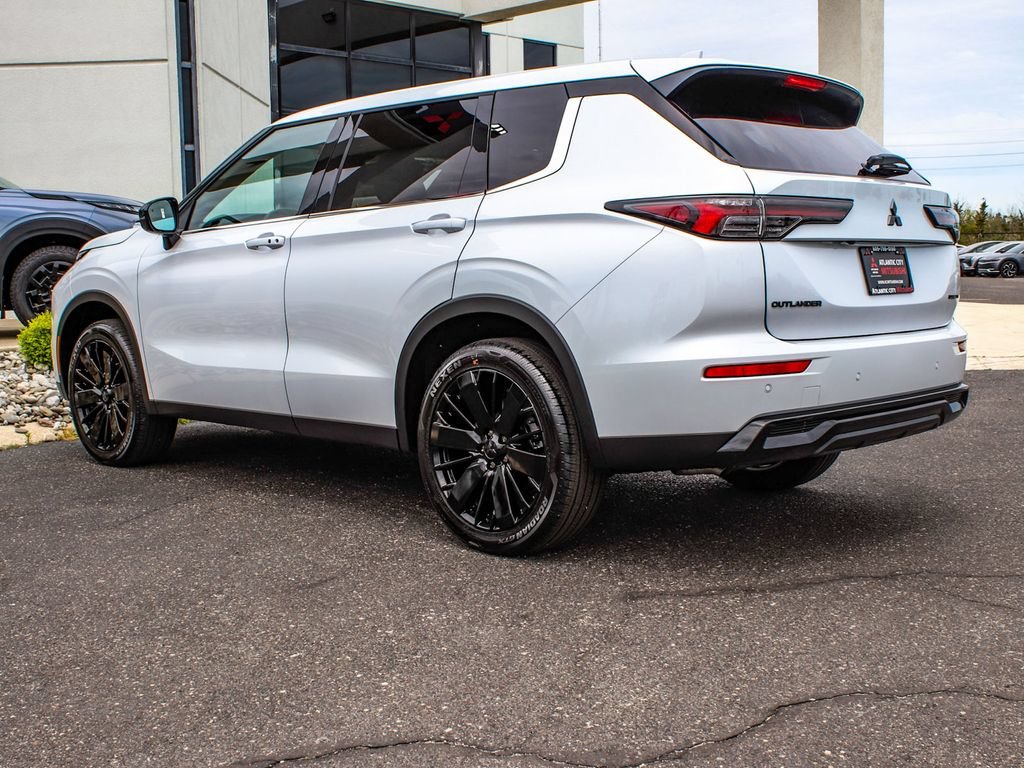 New 2026 Mitsubishi Outlander LE AWD/4WD image 4