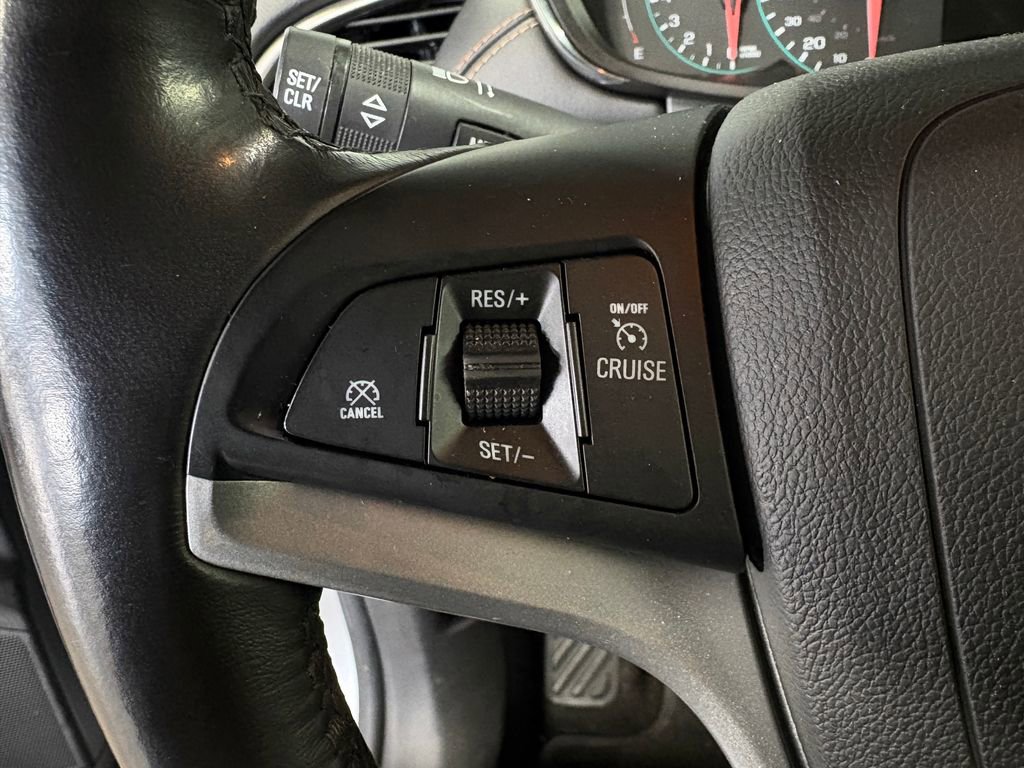 Used 2020 Chevrolet Trax LT w/ LT Convenience Package image 25