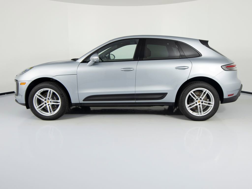 Certified 2025 Porsche Macan image 2