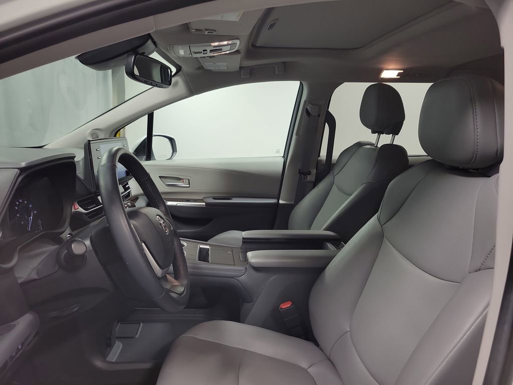Used 2024 Toyota Sienna XLE w/ XLE Plus Package image 12