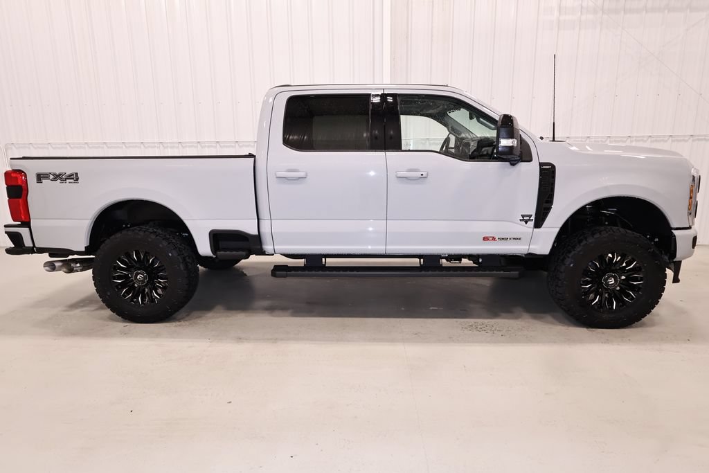 New 2026 Ford F350 Lariat w/ Black Appearance Package AWD/4WD image 2