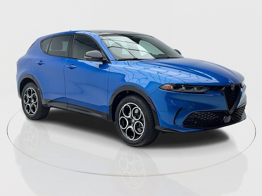 New 2025 Alfa Romeo Tonale w/ Premium Package