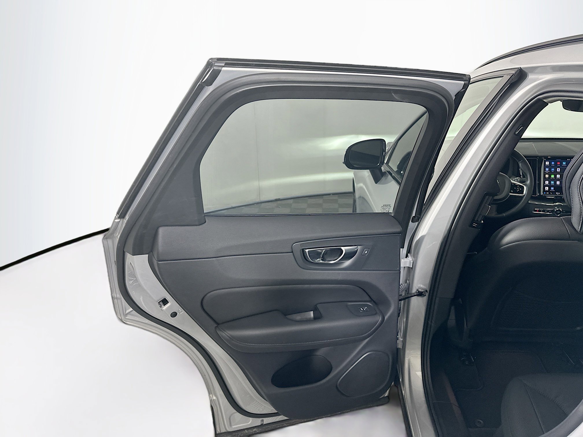 Used 2025 Volvo XC60 B5 Plus image 26