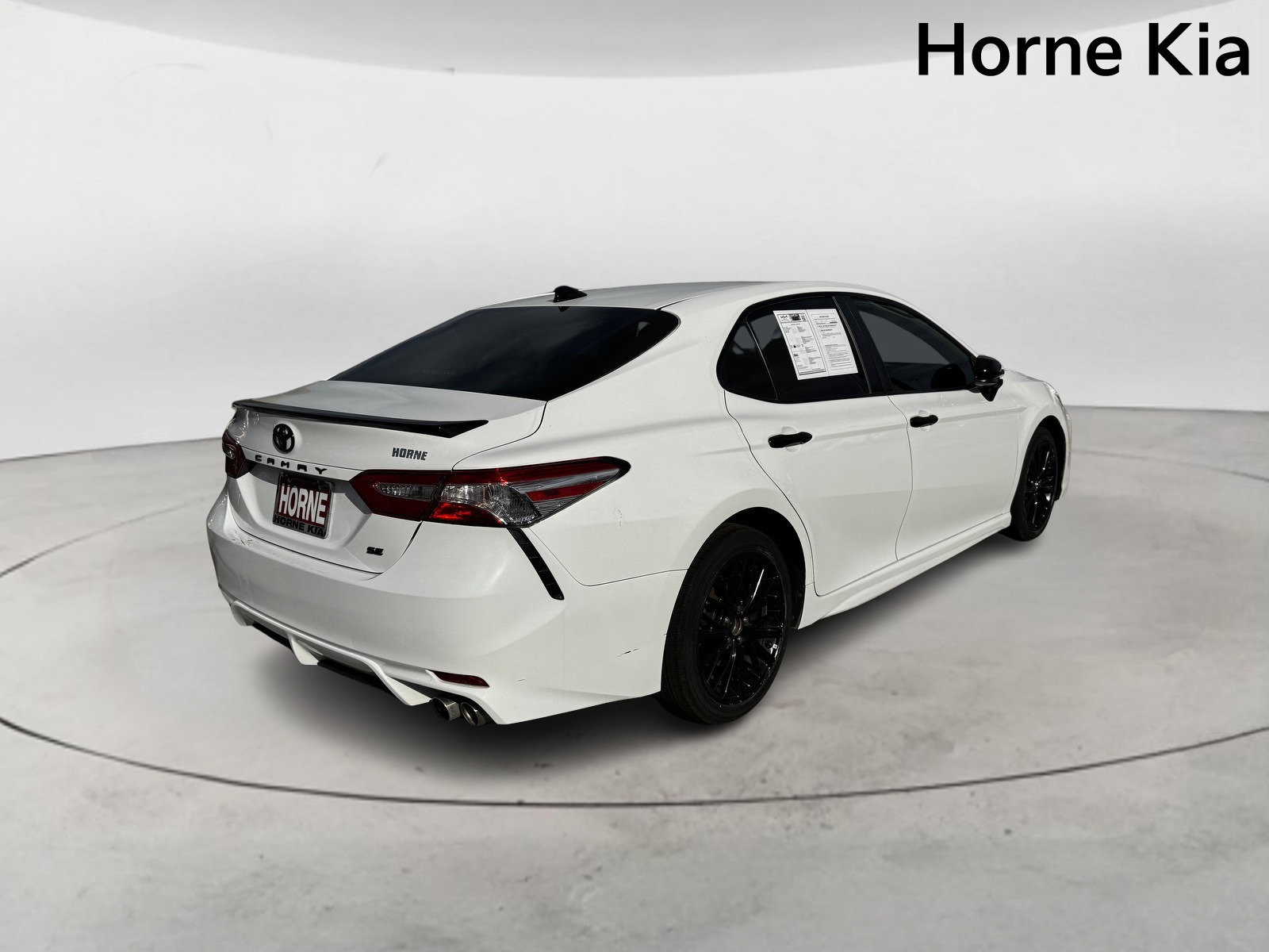 Used 2020 Toyota Camry SE image 4