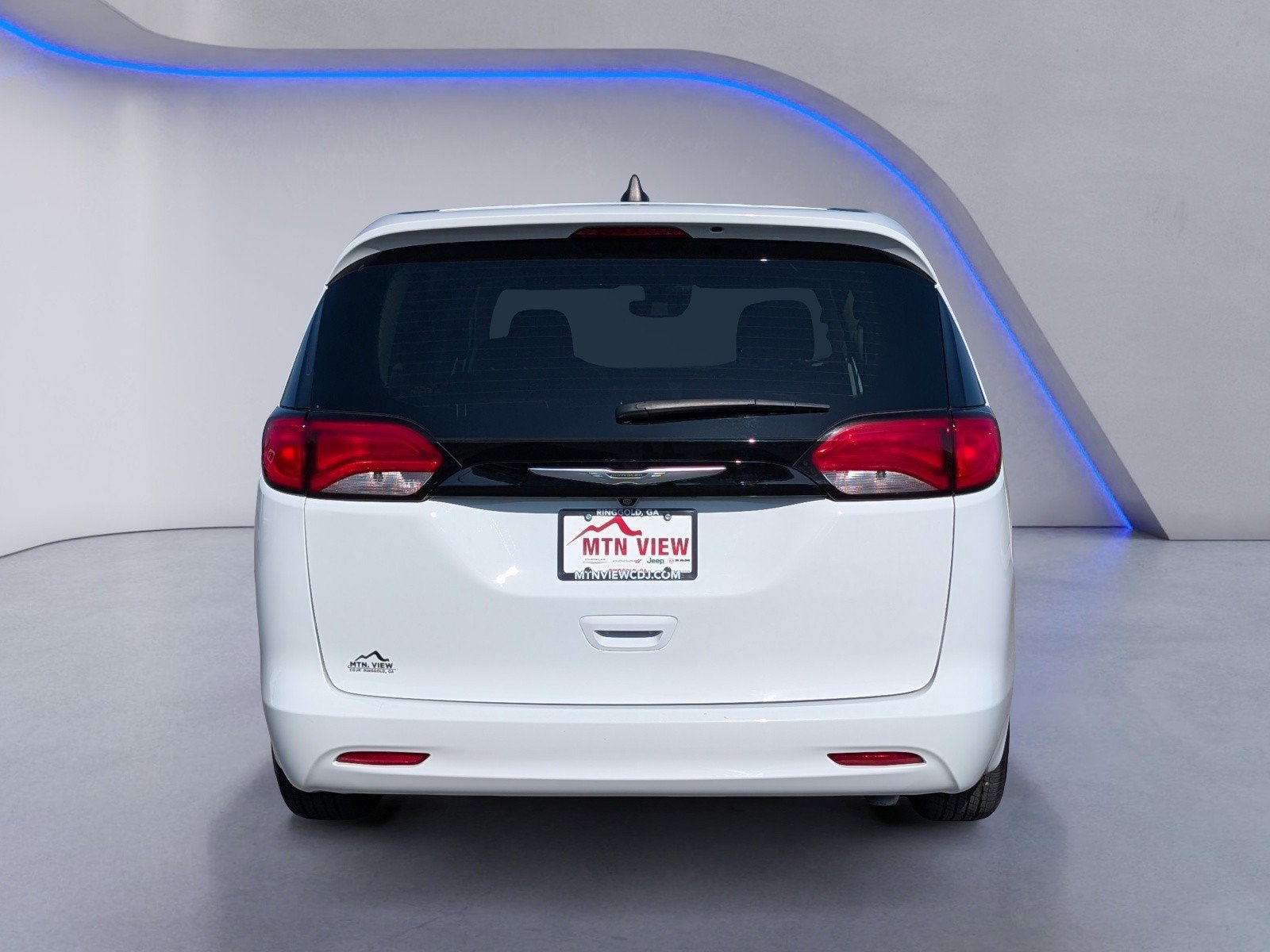 Used 2024 Chrysler Voyager LX FWD image 8