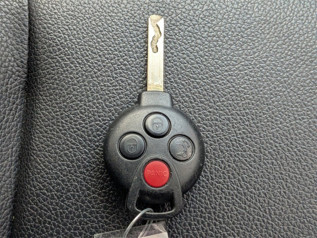 Used 2015 smart fortwo passion image 25