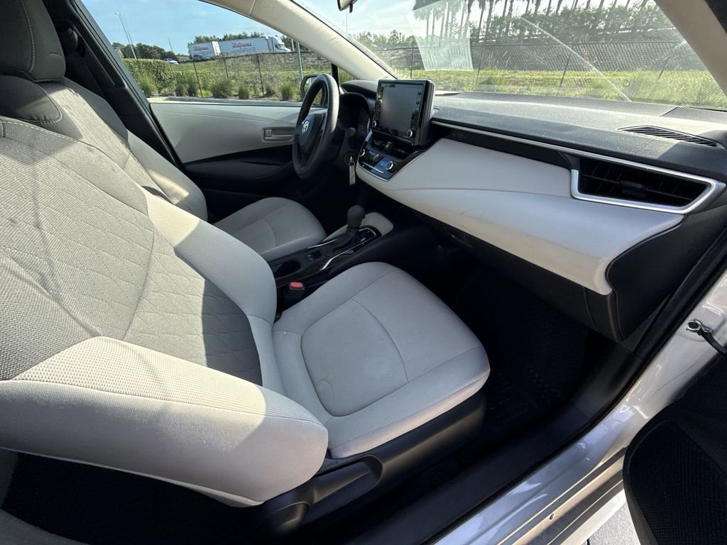 Used 2022 Toyota Corolla LE FWD image 15