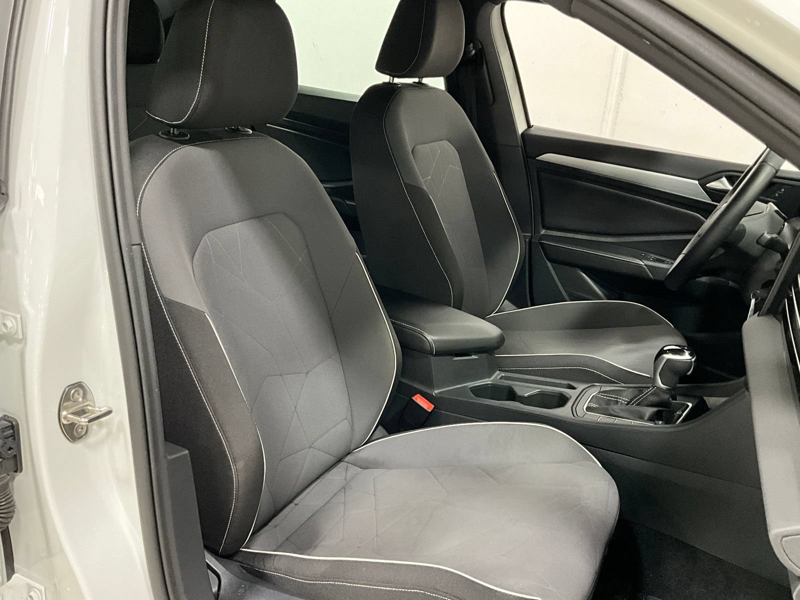 Used 2025 Volkswagen Jetta Sport FWD image 9