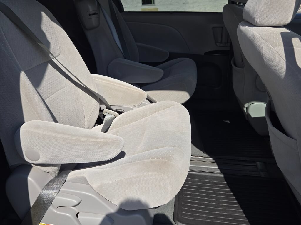 Used 2015 Toyota Sienna LE FWD image 7