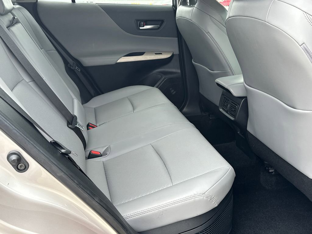 Used 2022 Toyota Venza Limited image 17