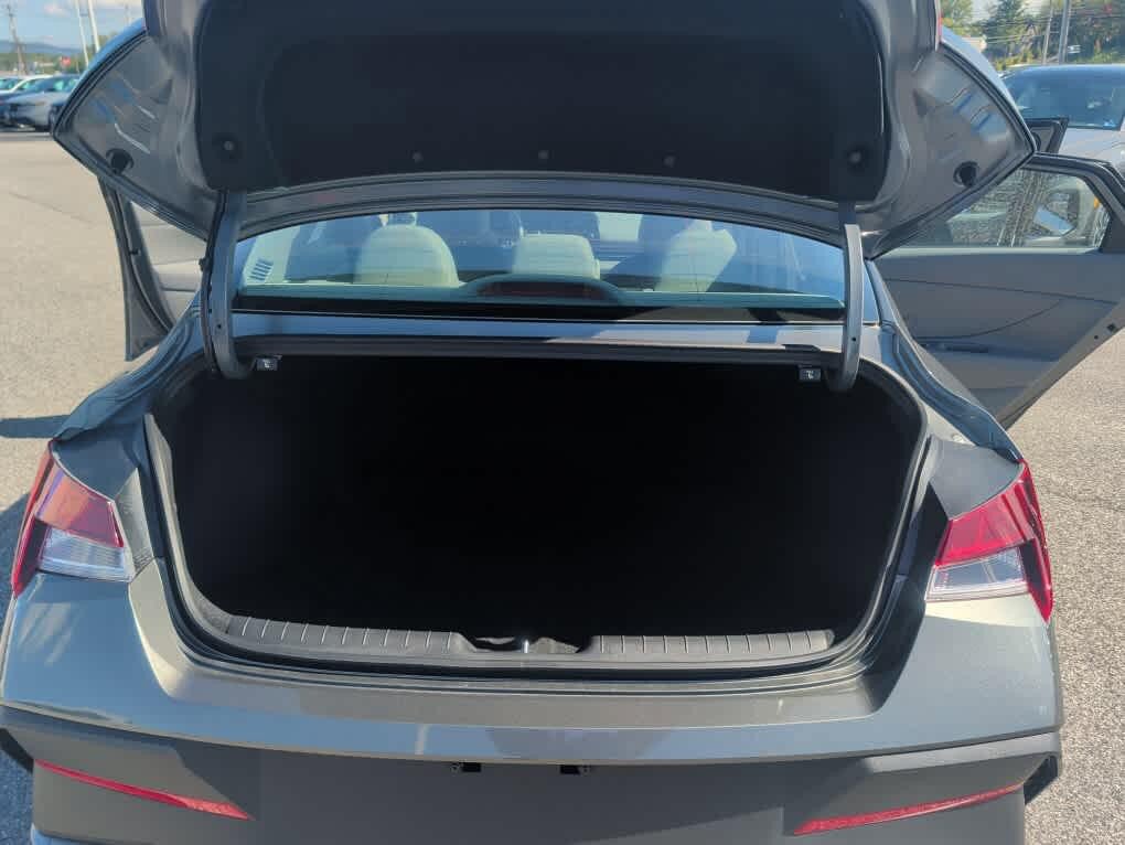 New 2026 Hyundai Elantra SE FWD image 29