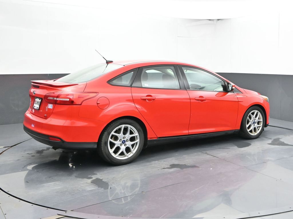 Used 2015 Ford Focus SE w/ Equipment Group 201A FWD image 3