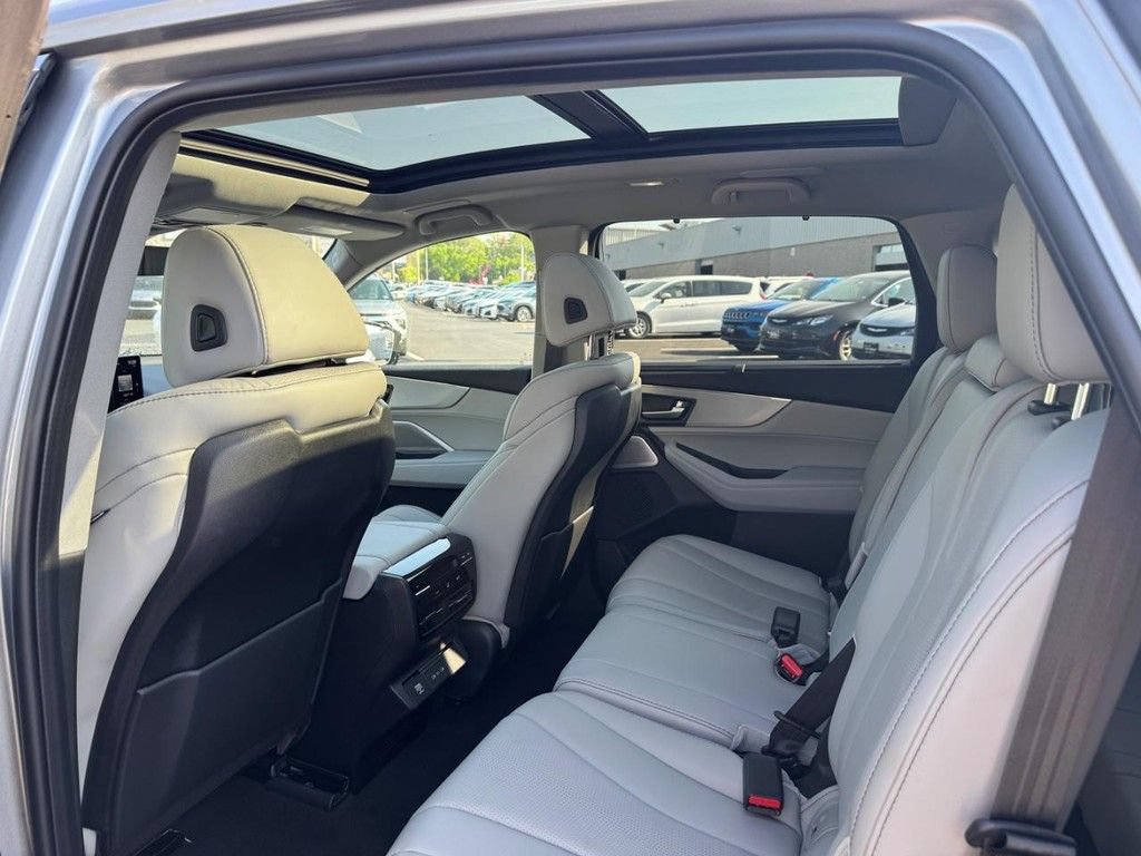 Certified 2026 Acura MDX w/ Technology Package FWD image 13