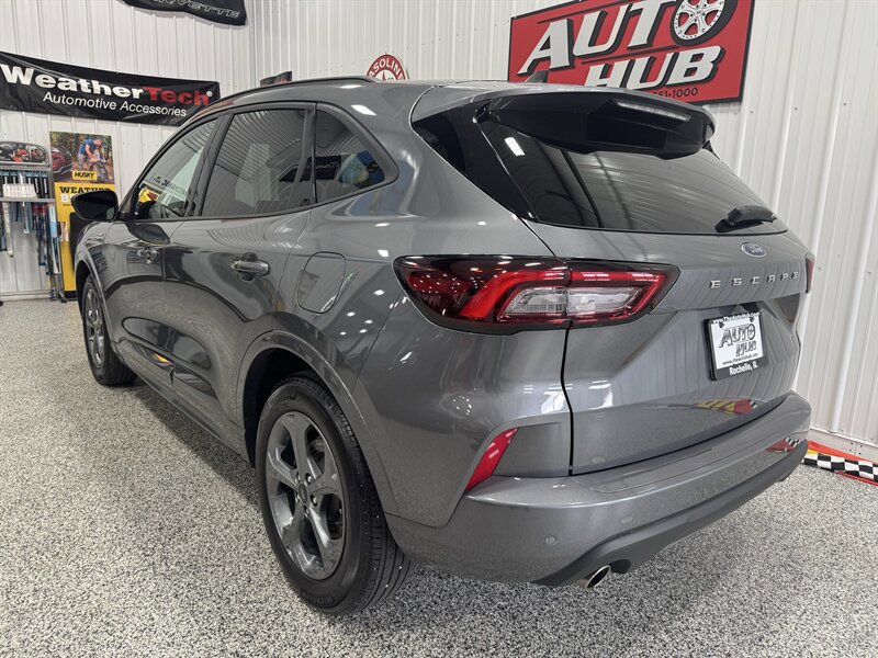 Used 2023 Ford Escape ST-Line w/ Tech Pack #1 FWD image 6