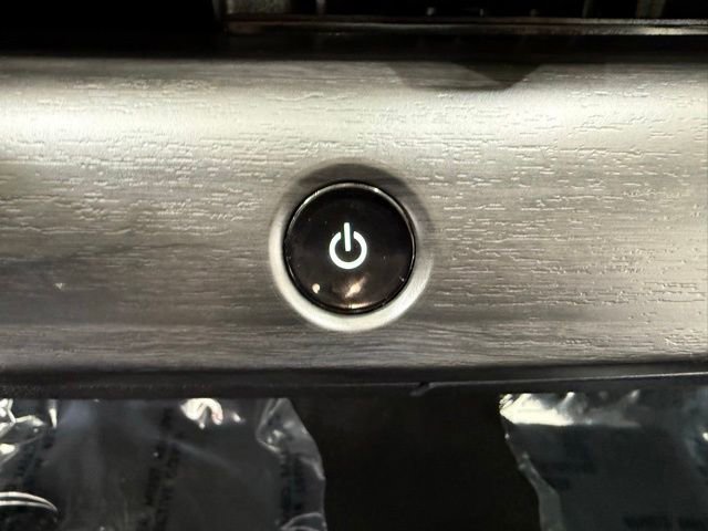 Used 2024 Nissan Ariya FWD image 36