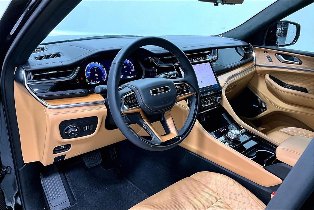 Used 2025 Jeep Grand Cherokee L Summit image 16