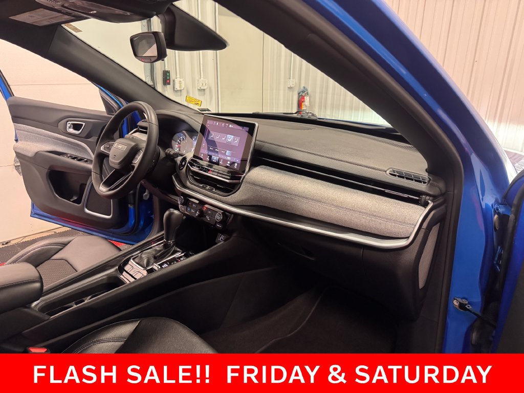 Used 2024 Jeep Compass Latitude AWD/4WD image 45