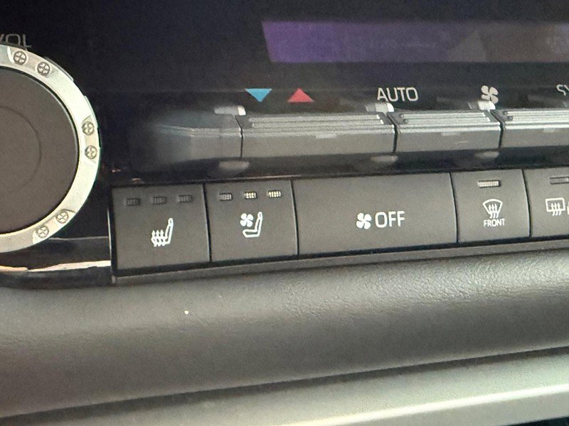 Used 2024 Toyota Tundra Platinum image 24