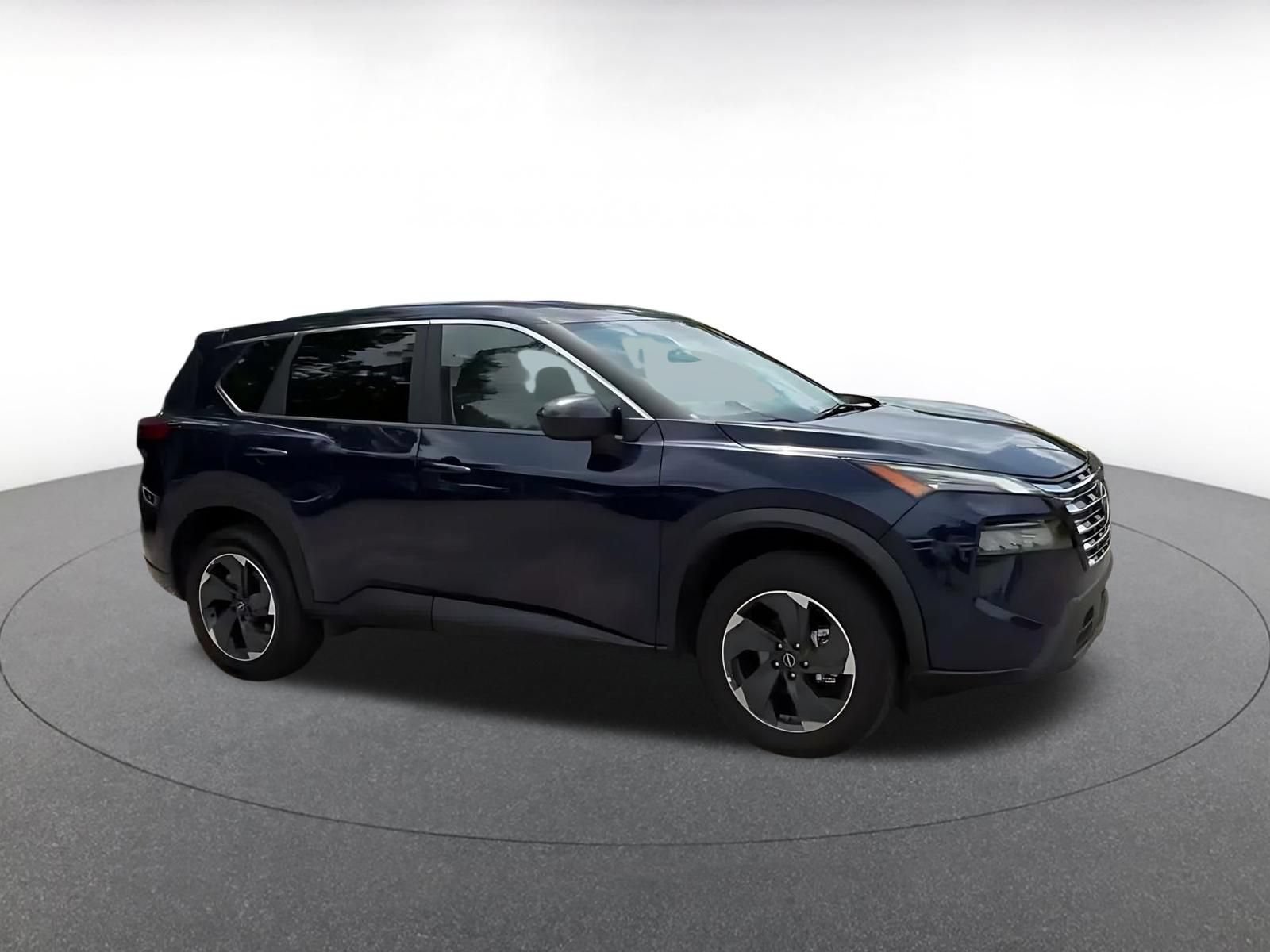 Used 2025 Nissan Rogue SV FWD image 2