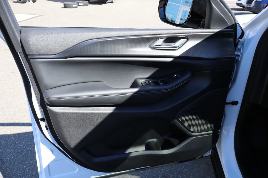 Used 2024 Jeep Grand Cherokee L Altitude image 8