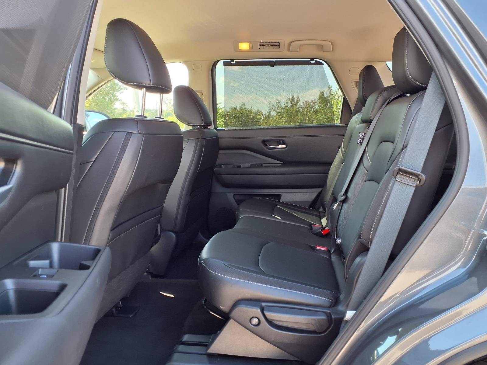 Used 2025 Nissan Pathfinder SL AWD/4WD image 25