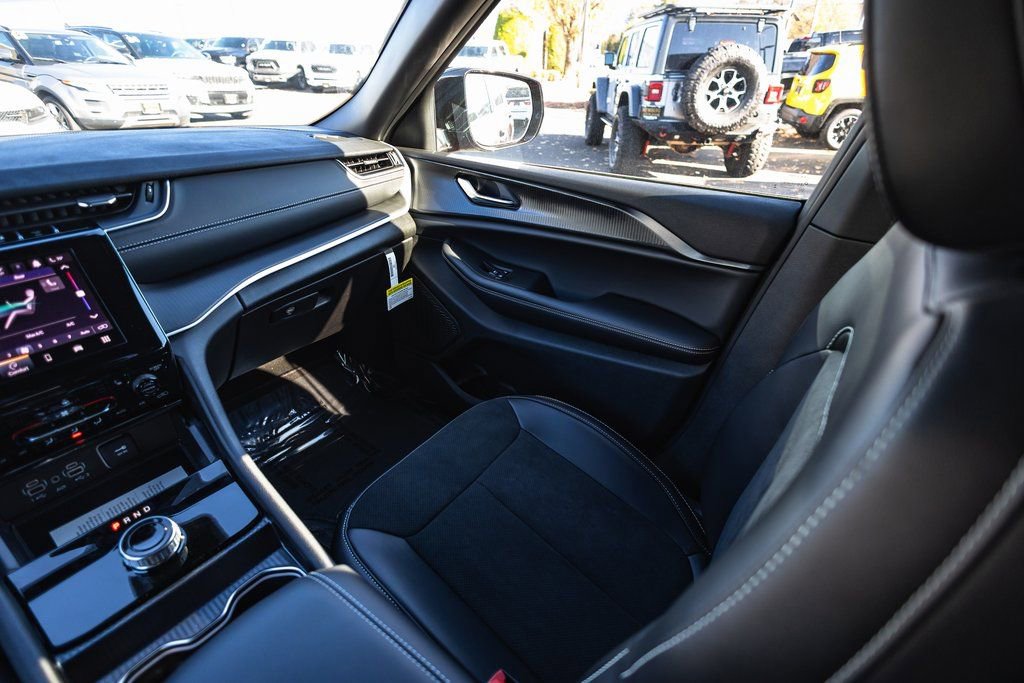 New 2025 Jeep Grand Cherokee L Altitude image 22