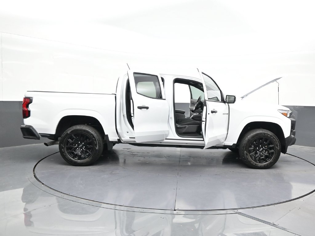 Used 2026 Chevrolet Colorado W/T w/ WT Custom Package RWD image 29
