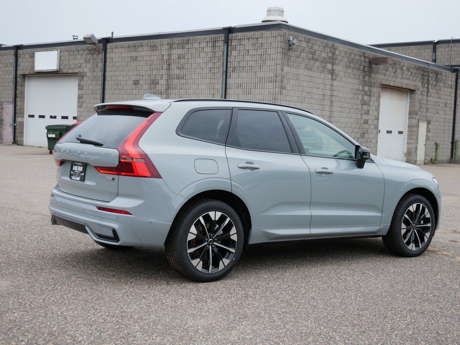 New 2027 Volvo XC60 B5 Plus AWD/4WD image 3
