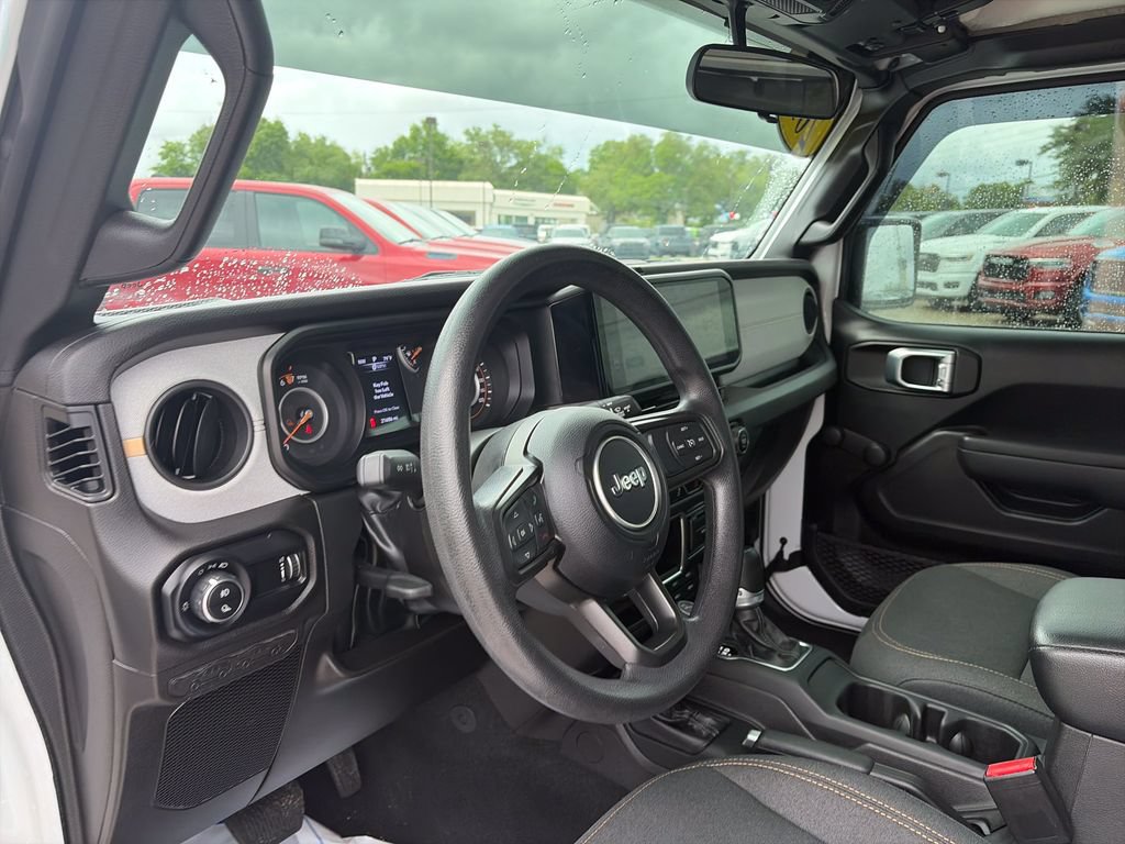 Used 2024 Jeep Gladiator Sport AWD/4WD image 10