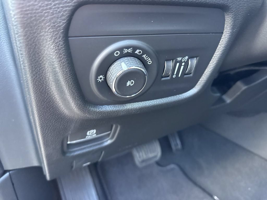 New 2025 Jeep Grand Cherokee Limited w/ MOPAR Finishing Package AWD/4WD image 11